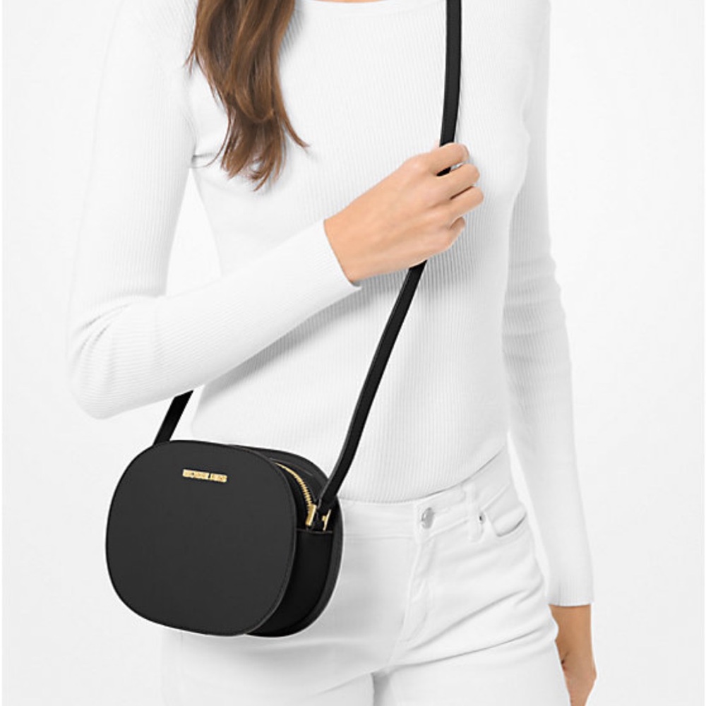Jet Set Travel Medium Saffiano Leather Crossbody Bag
